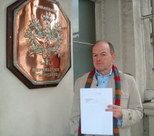 Picture of Gerry Morrissey presenting a petition to the French Embassy.